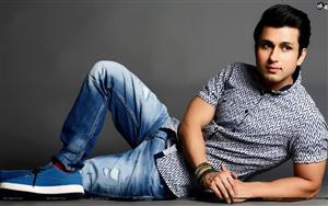 Amol Parashar - an Indian actor looks dashing in casuals